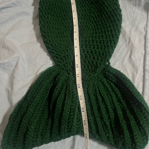 Handmade Crochet Newborn Prop Mermaid Tail Blanket and Starfish Headband - Picture 8 of 13